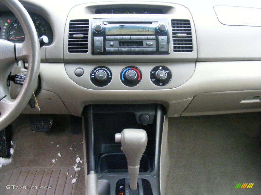 2003 Camry LE - Desert Sand Mica / Taupe photo #19