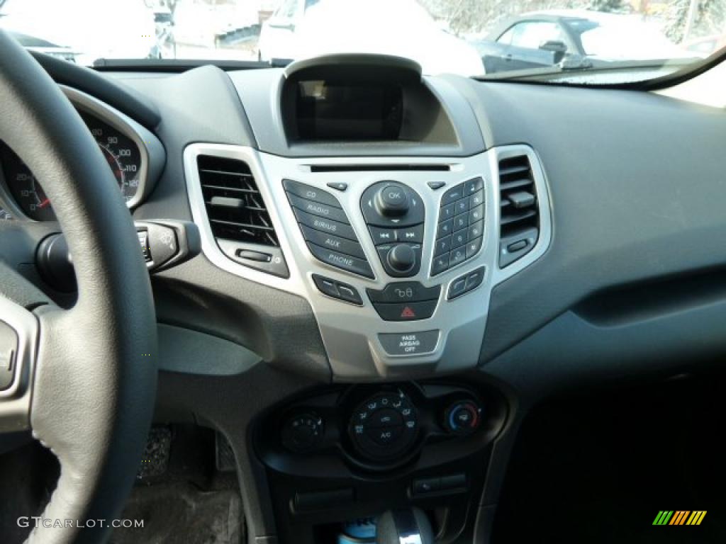 2011 Ford Fiesta SES Hatchback Controls Photo #42700567