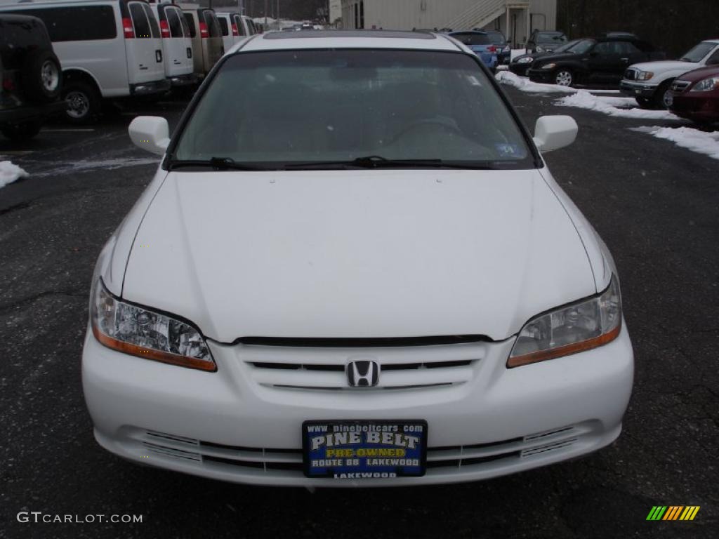 2001 Accord EX V6 Sedan - Taffeta White / Ivory photo #2