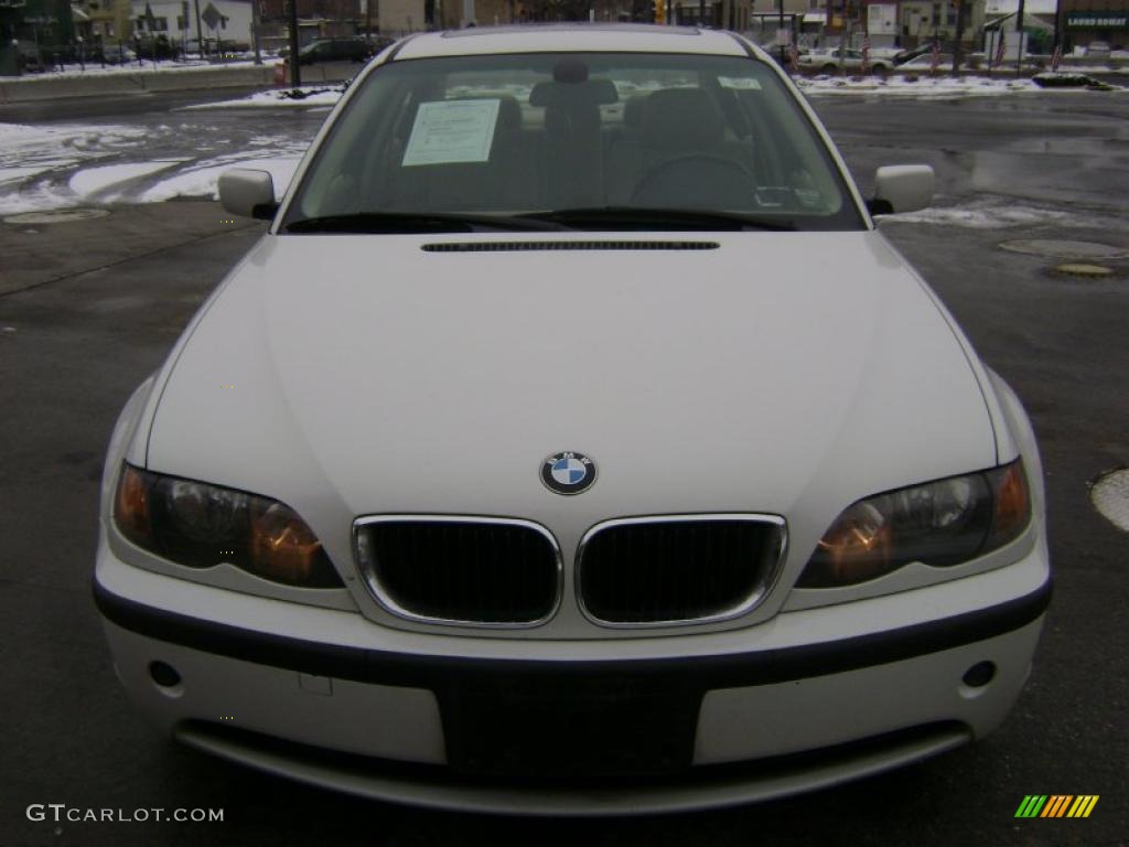 2004 3 Series 325i Sedan - Alpine White / Sand photo #2