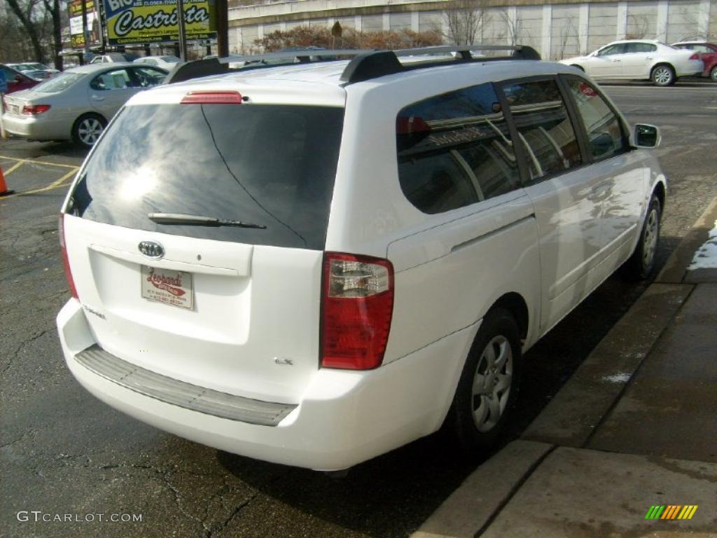 2007 Sedona LX - White / Beige photo #5