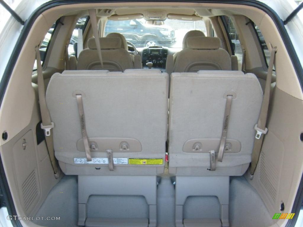 2007 Sedona LX - White / Beige photo #13