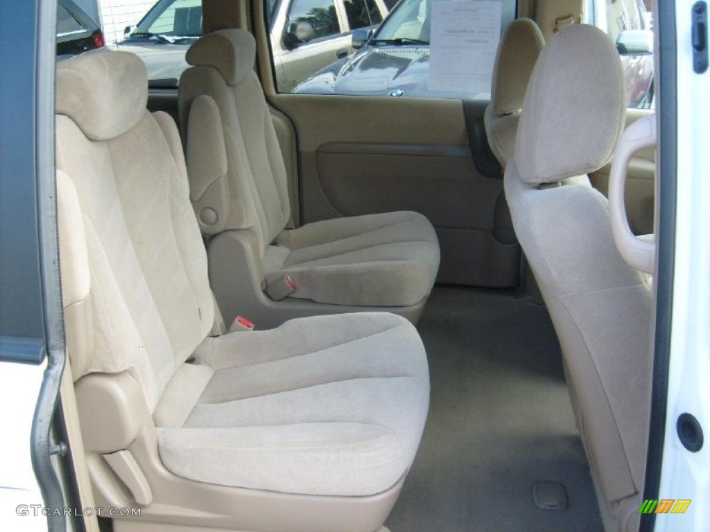 2007 Sedona LX - White / Beige photo #14