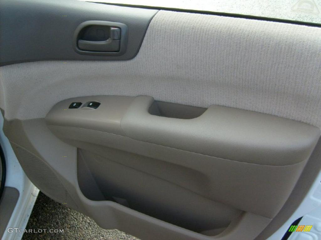 2007 Sedona LX - White / Beige photo #18