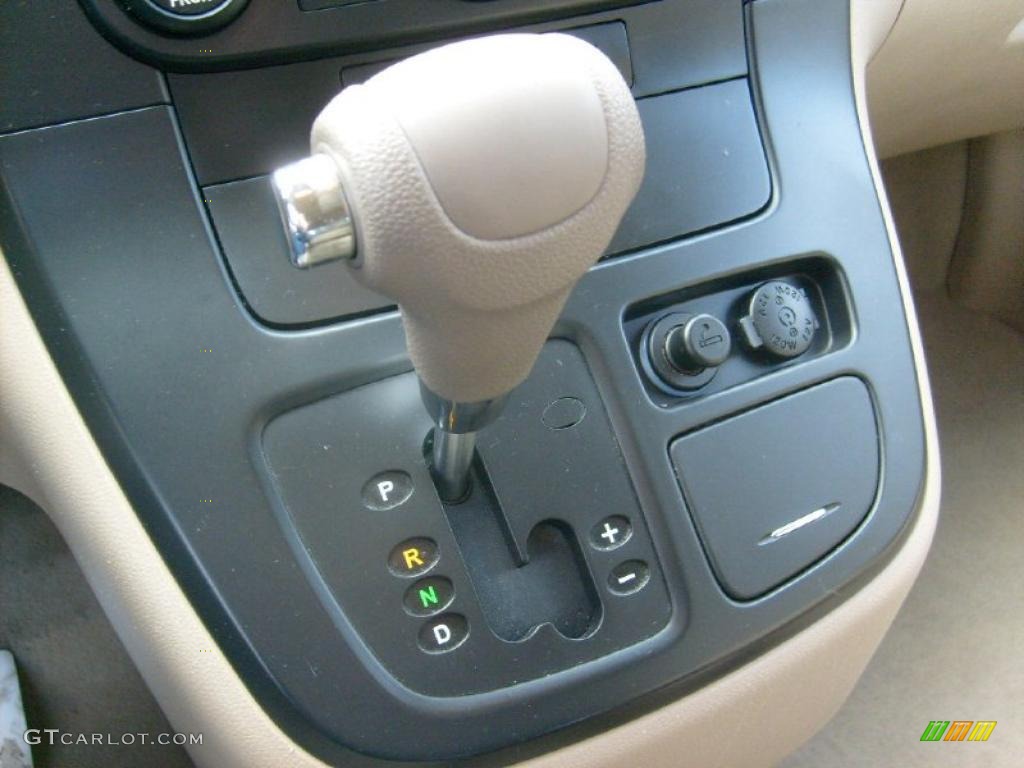 2007 Sedona LX - White / Beige photo #22