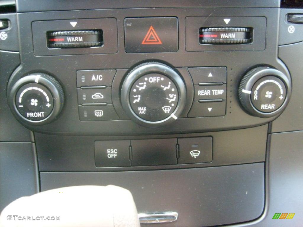 2007 Sedona LX - White / Beige photo #23