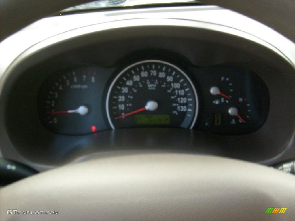2007 Sedona LX - White / Beige photo #25