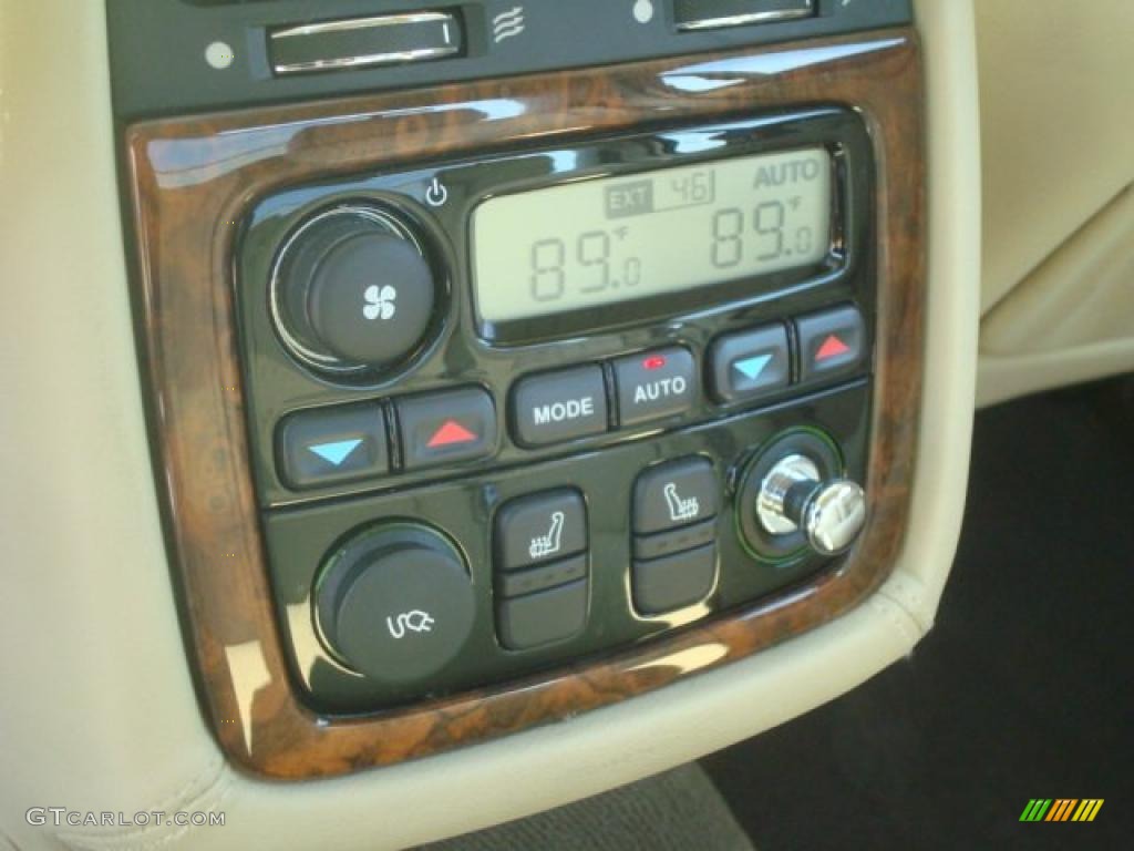 2007 Jaguar XJ Vanden Plas Controls Photo #42703408