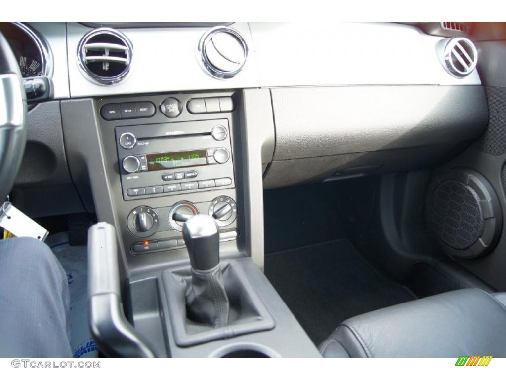 2008 Ford Mustang GT Premium Coupe Dark Charcoal Dashboard Photo #42708176