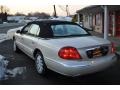 2001 White Pearl Tri-Coat Lincoln Continental   photo #2