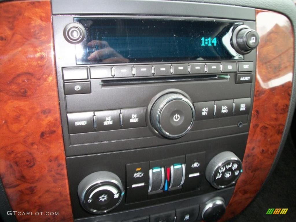 2011 Chevrolet Avalanche LS 4x4 Controls Photo #42713560