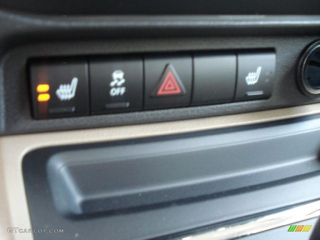 2011 Jeep Patriot Latitude X Controls Photo #42724113