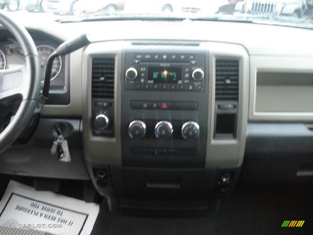 2009 Ram 1500 ST Quad Cab 4x4 - Bright Silver Metallic / Dark Slate/Medium Graystone photo #26
