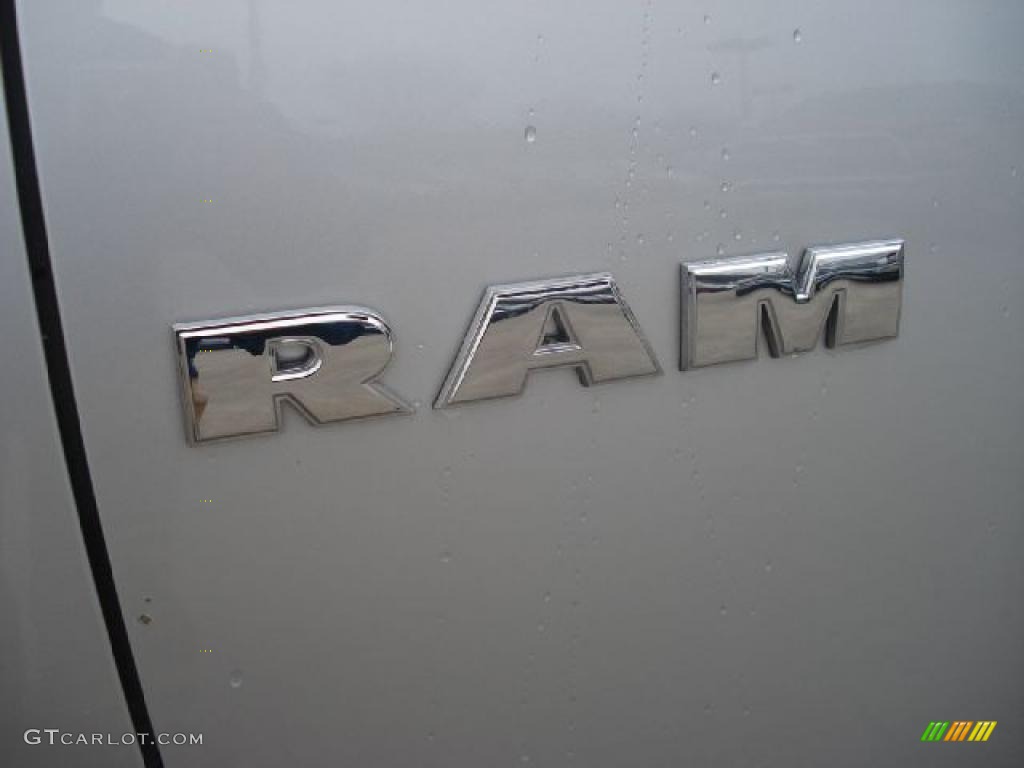 2009 Ram 1500 ST Quad Cab 4x4 - Bright Silver Metallic / Dark Slate/Medium Graystone photo #31