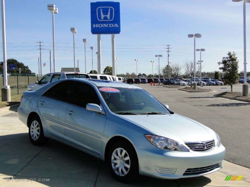 2006 Camry LE - Sky Blue Pearl / Taupe photo #2