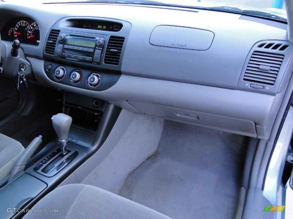 2006 Camry LE - Sky Blue Pearl / Taupe photo #26