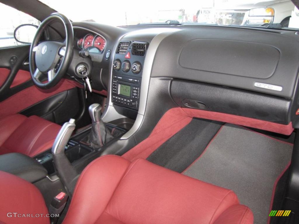 2006 Pontiac GTO Coupe Red Dashboard Photo #42741283