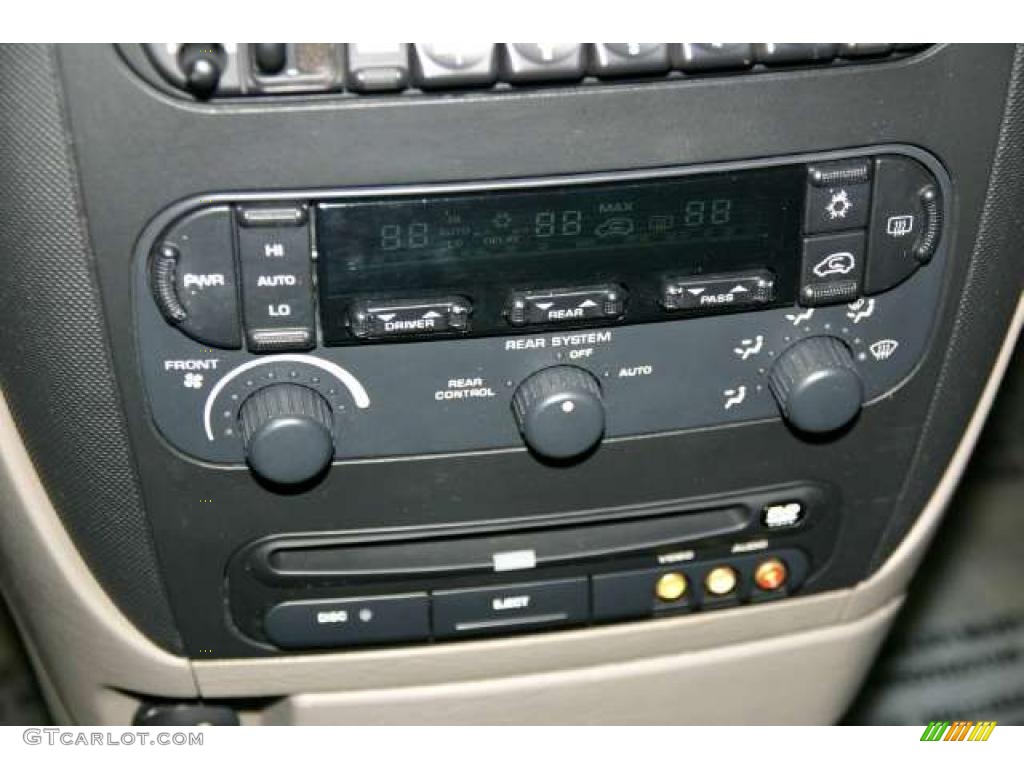 2003 Dodge Grand Caravan ES Controls Photo #42741479