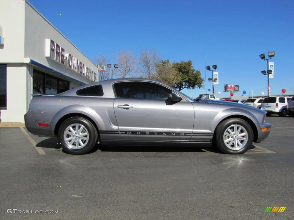 2007 Mustang V6 Deluxe Coupe - Tungsten Grey Metallic / Dark Charcoal photo #7
