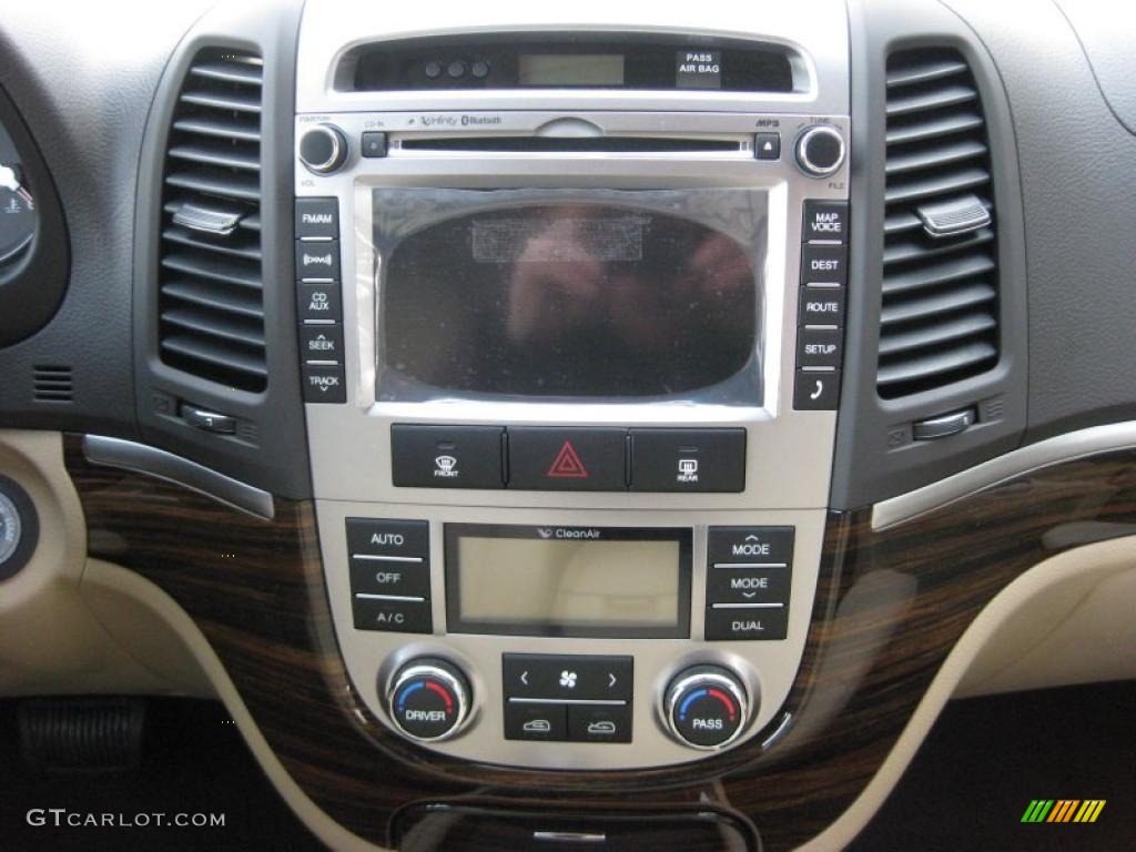 2011 Hyundai Santa Fe Limited Controls Photo #42745832