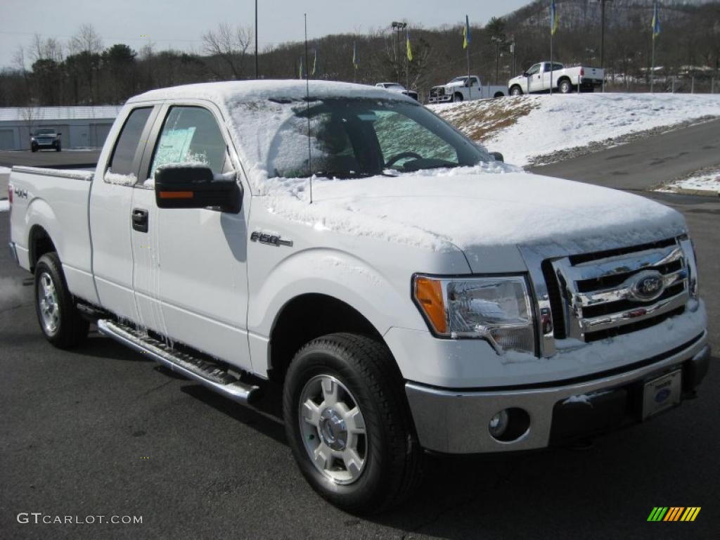 2010 F150 XLT SuperCab 4x4 - Oxford White / Medium Stone photo #4