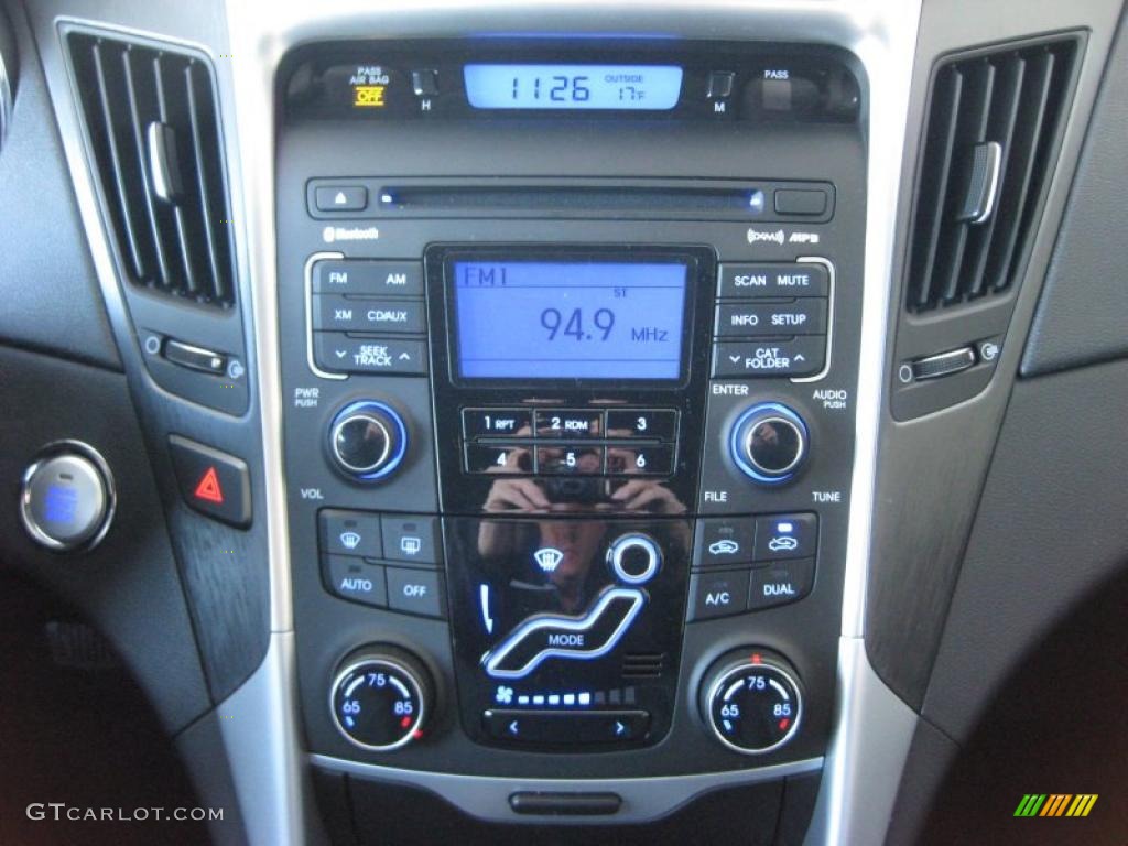 2011 Hyundai Sonata SE 2.0T Controls Photo #42748808