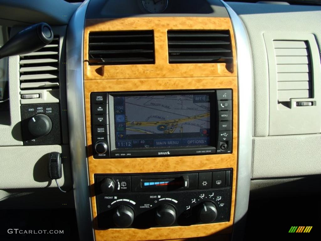 2008 Chrysler Aspen Limited 4WD Controls Photo #42758408