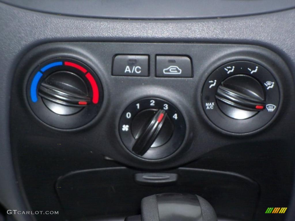 2010 Kia Rio LX Sedan Controls Photo #42760740