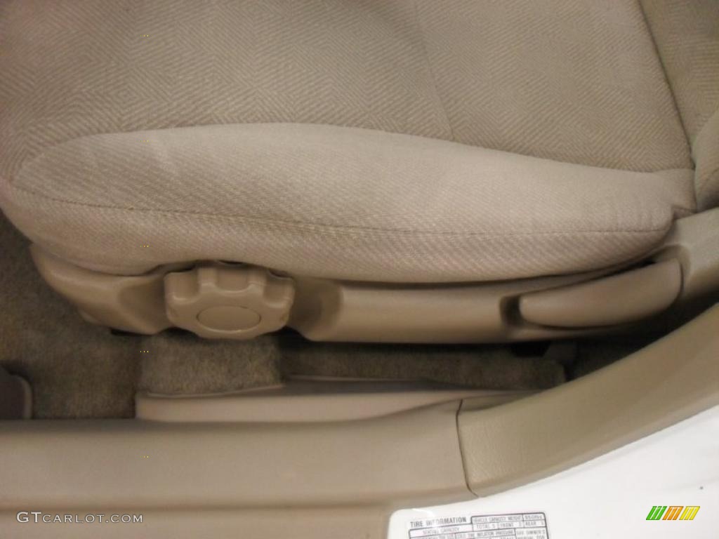 2001 Civic EX Sedan - Taffeta White / Beige photo #9