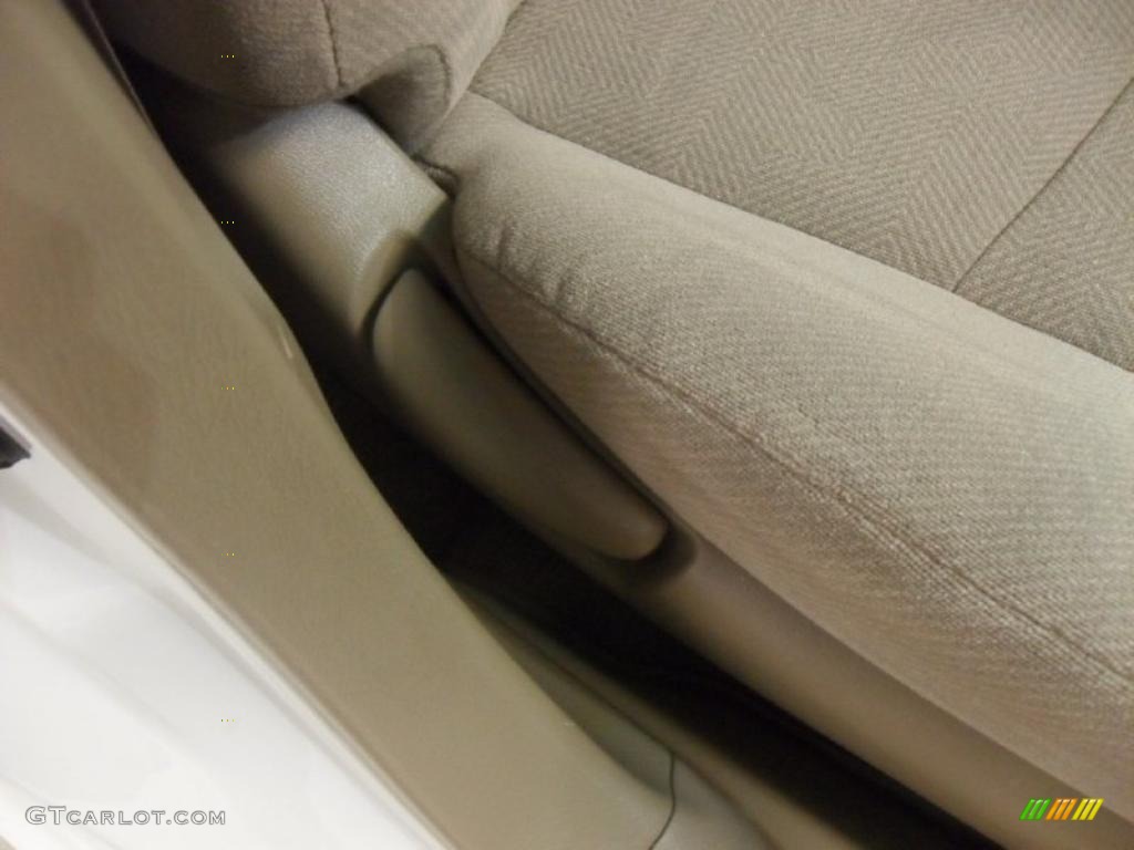 2001 Civic EX Sedan - Taffeta White / Beige photo #24
