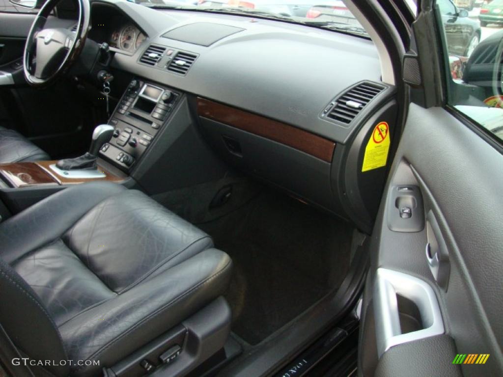 2004 XC90 T6 AWD - Black / Graphite photo #19