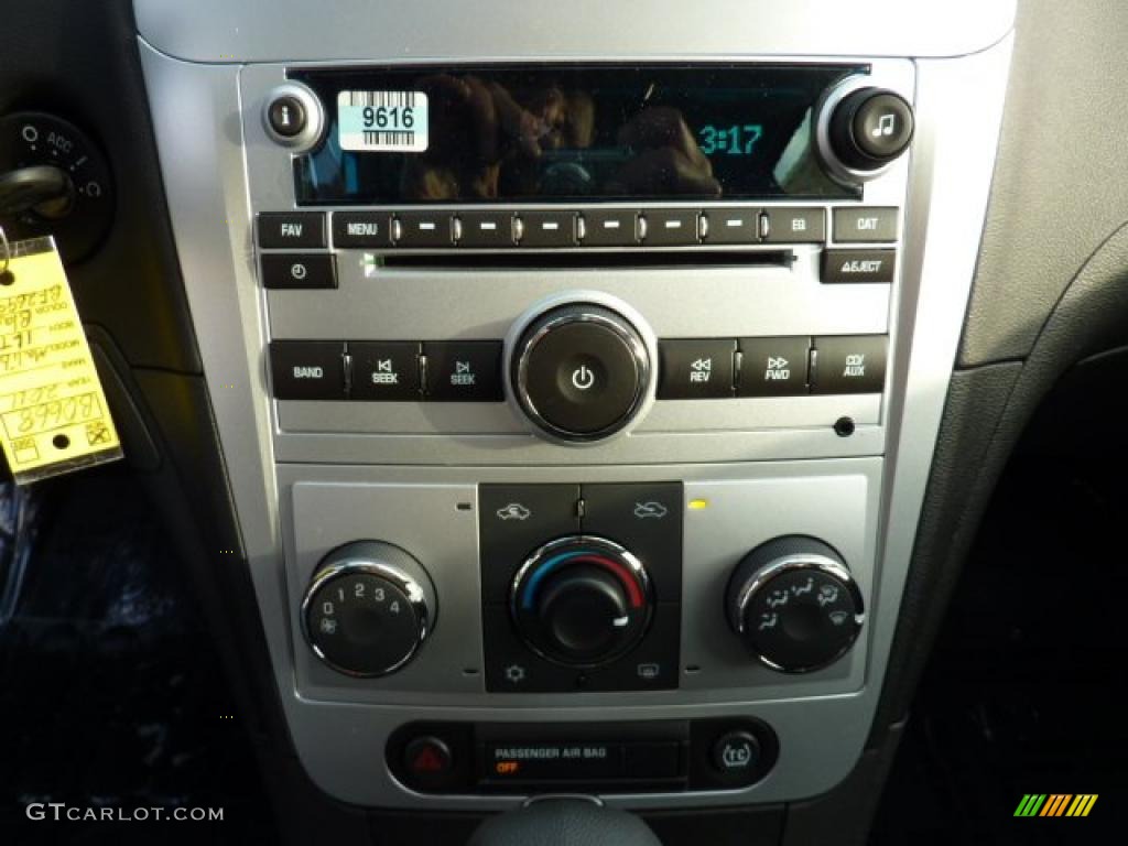 2011 Chevrolet Malibu LT Controls Photo #42770633