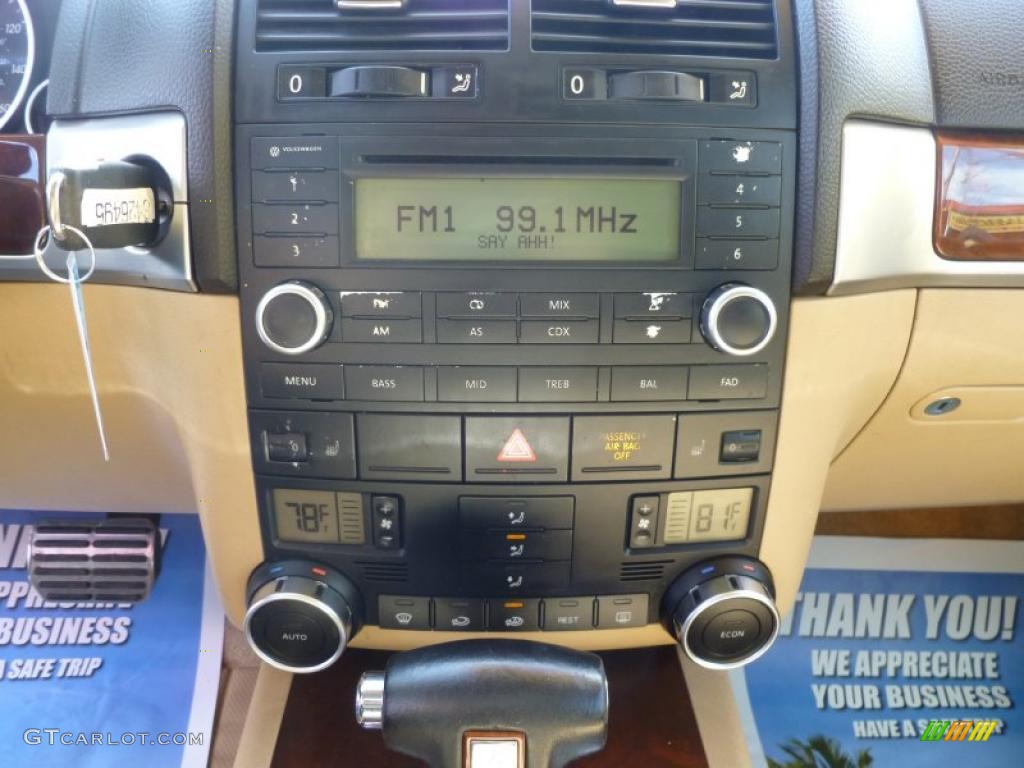 2004 Volkswagen Touareg V8 Controls Photo #42773633