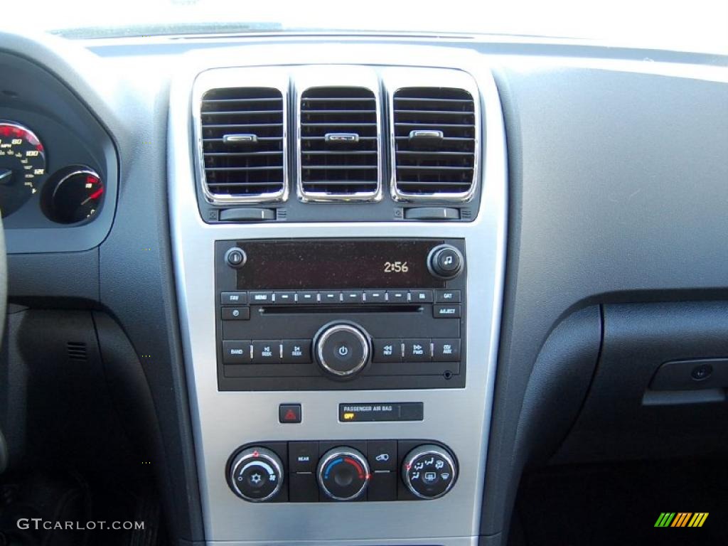 2011 GMC Acadia SLE AWD Controls Photo #42779469