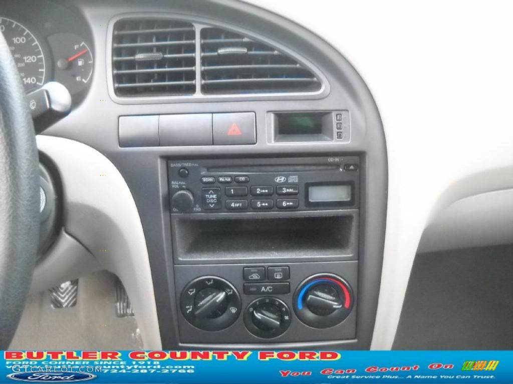 2002 Elantra GLS Sedan - Nordic White / Beige photo #17