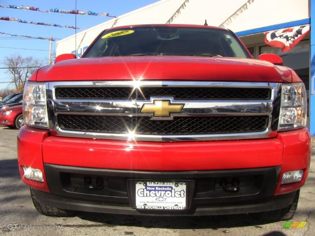 2007 Silverado 1500 LTZ Crew Cab 4x4 - Victory Red / Light Titanium/Dark Titanium Gray photo #2