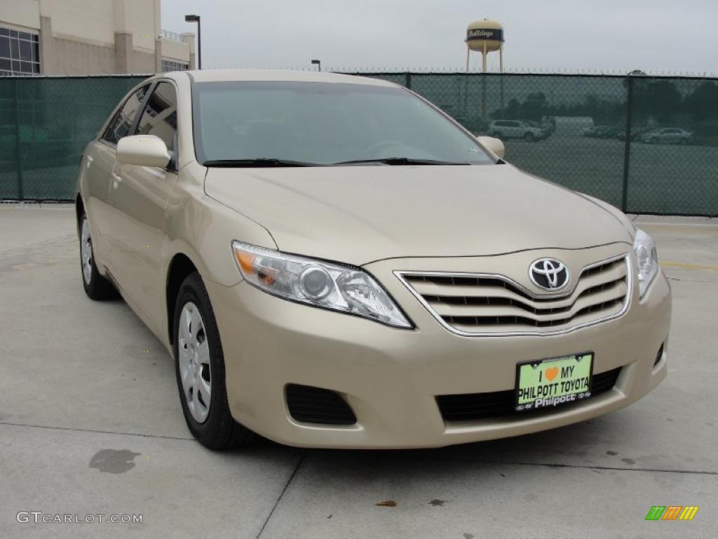 Sandy Beach Metallic 2011 Toyota Camry LE Exterior Photo #42792257