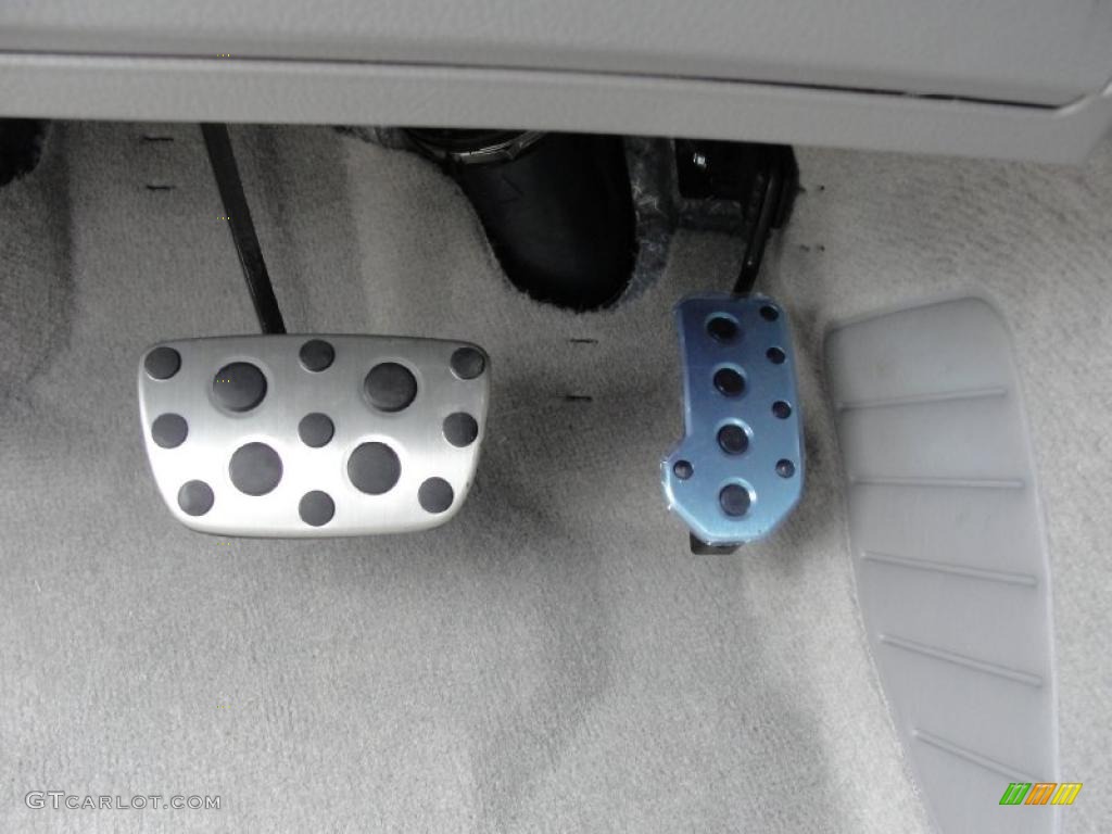 2011 Toyota Camry SE Controls Photo #42793213