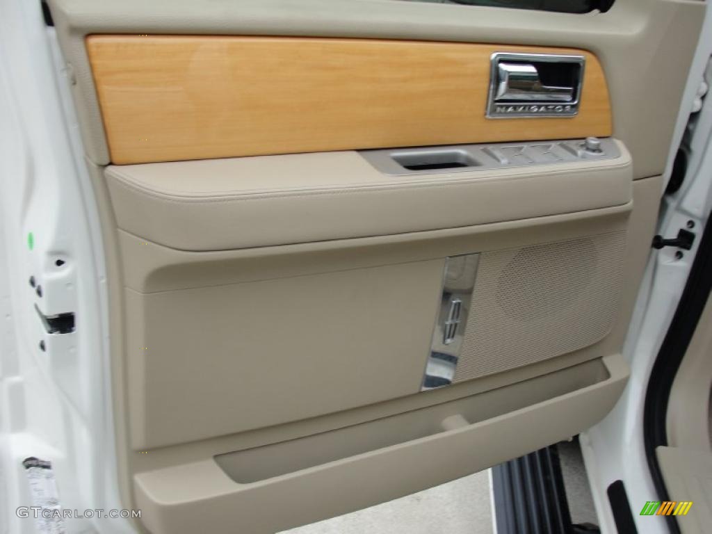 2008 Lincoln Navigator Luxury Camel/Sand Piping Door Panel Photo #42798745