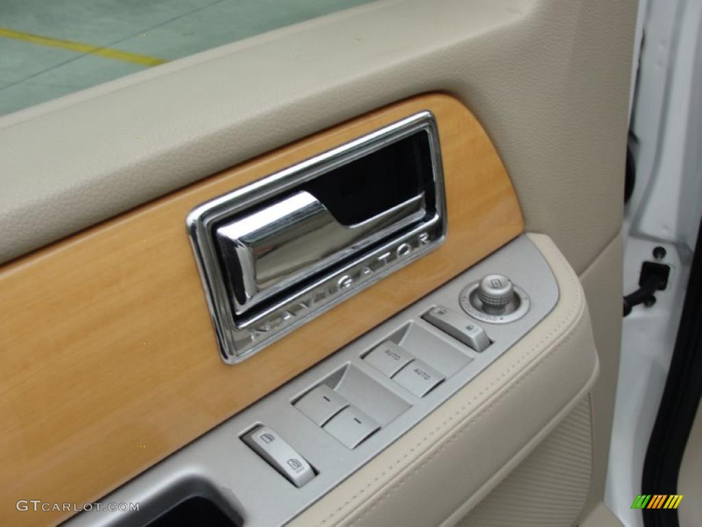 2008 Lincoln Navigator Luxury Controls Photo #42798761