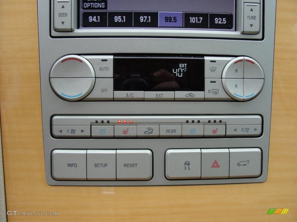 2008 Lincoln Navigator Luxury Controls Photo #42798921