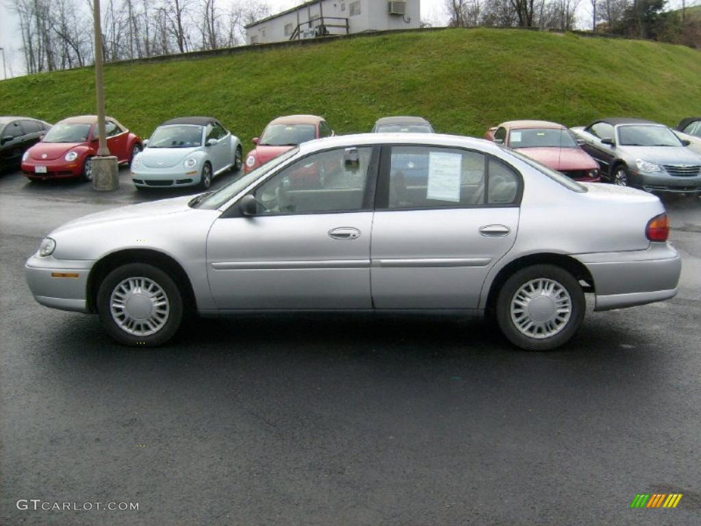 2002 Malibu Sedan - Galaxy Silver Metallic / Gray photo #4