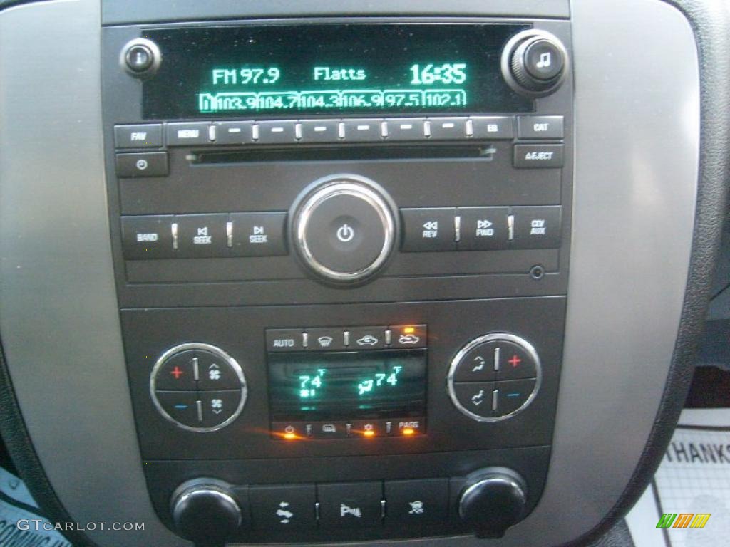 2009 GMC Sierra 2500HD SLT Crew Cab 4x4 Controls Photos