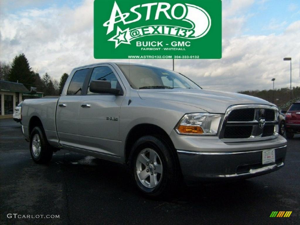 2010 Ram 1500 ST Quad Cab 4x4 - Bright Silver Metallic / Dark Slate/Medium Graystone photo #1