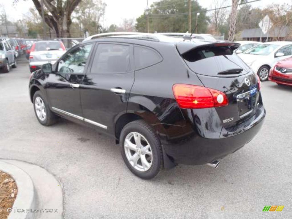 2011 Rogue SV - Wicked Black / Gray photo #3