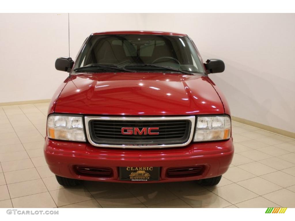 2002 Sonoma SL Regular Cab - Cherry Red Metallic / Graphite photo #2
