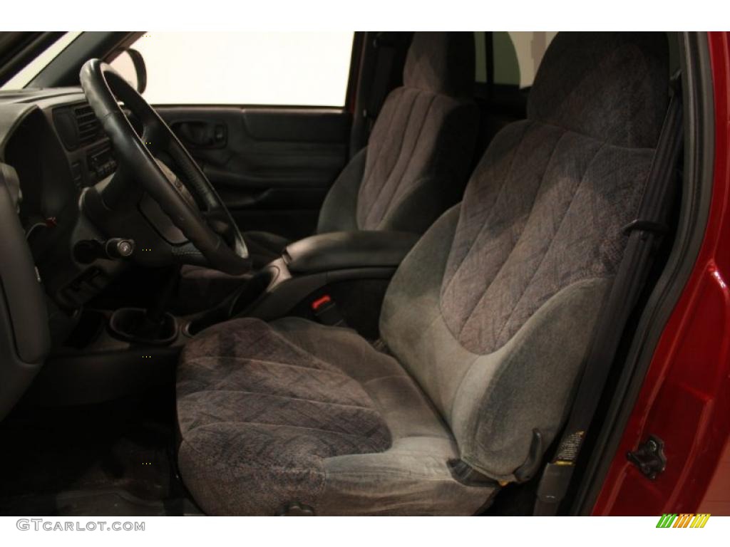 2002 Sonoma SL Regular Cab - Cherry Red Metallic / Graphite photo #6