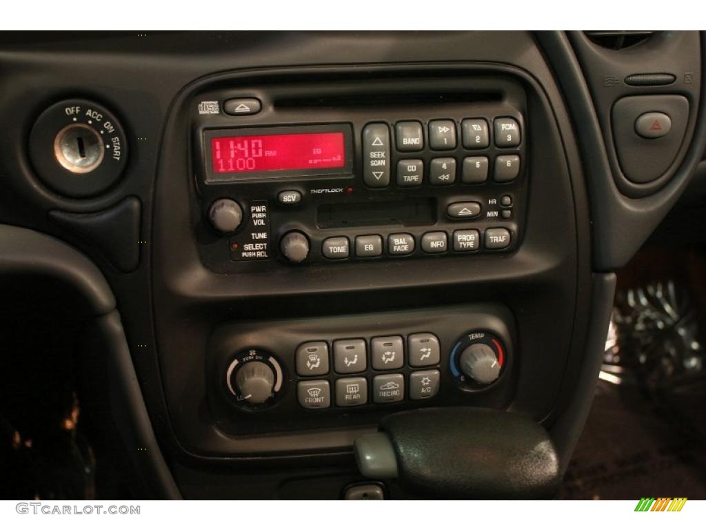 2003 Pontiac Bonneville SE Controls Photo #42815118