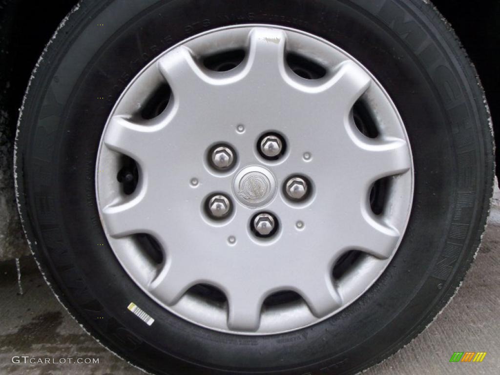 2004 Chrysler Town & Country LX Wheel Photo #42817714