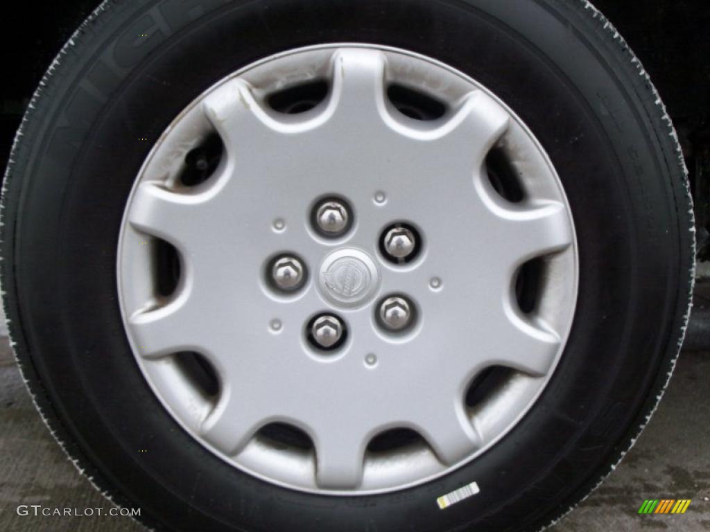 2004 Chrysler Town & Country LX Wheel Photo #42817722